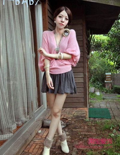 杂志款毛衣＋破洞显瘦裤袜 女人味混搭